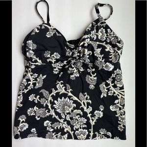 Lands’ End black and white swim suit top. Size 6
